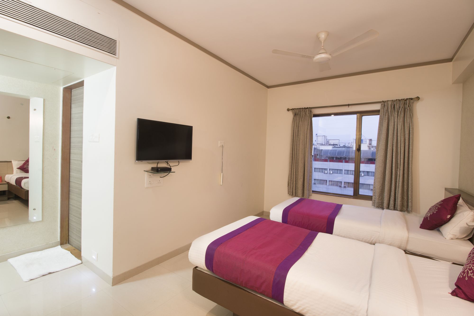 Oyo 3716 Kapil Residency Hotel 2*